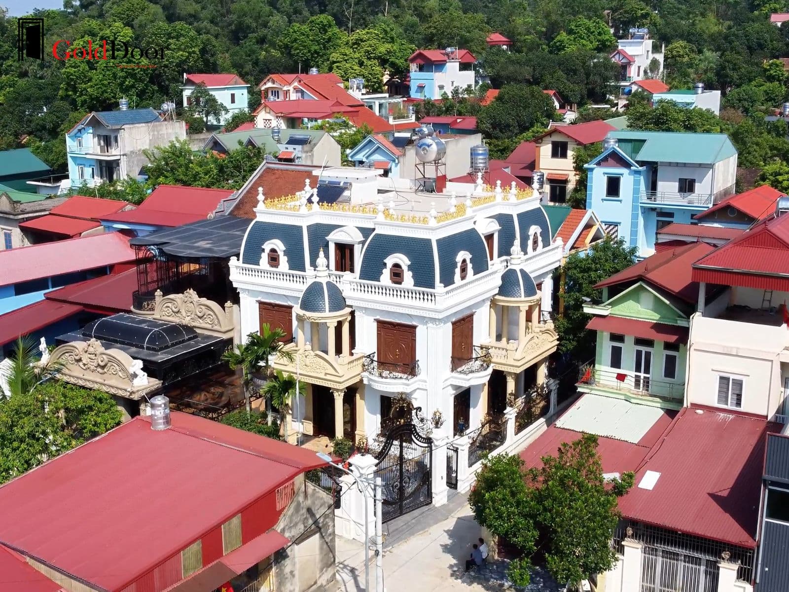Cửa chính GoldDoor